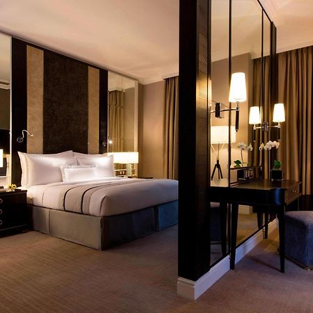 Hotel The Ritz-Carlton, Kuala Lumpur Zewnętrze zdjęcie A bedroom at The Hari