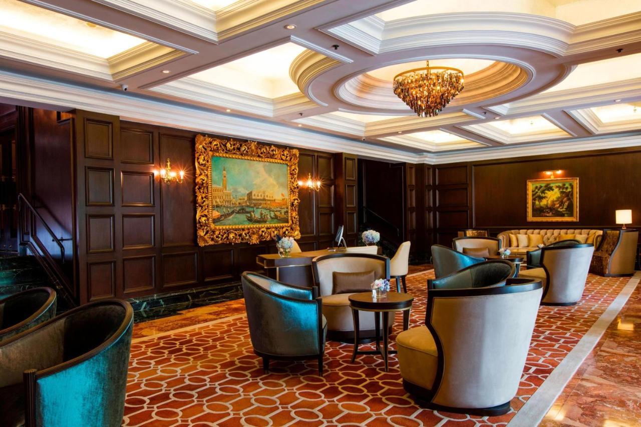 Hotel The Ritz-Carlton, Kuala Lumpur Zewnętrze zdjęcie The lobby of the hotel