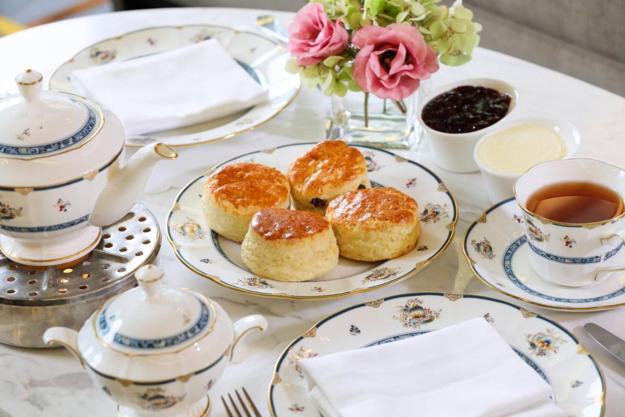 Hotel The Ritz-Carlton, Kuala Lumpur Zewnętrze zdjęcie Afternoon tea at the Ritz