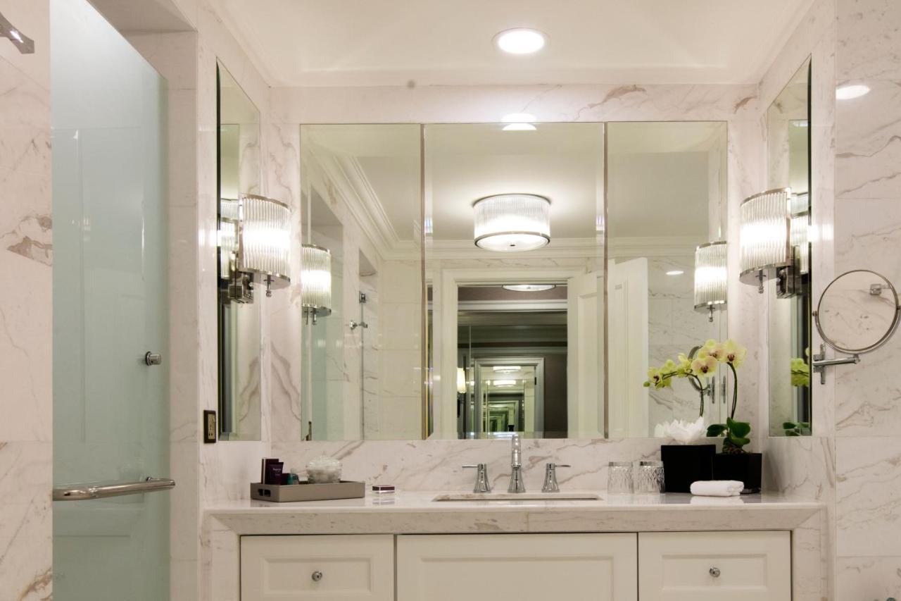 Hotel The Ritz-Carlton, Kuala Lumpur Zewnętrze zdjęcie Bathroom vanity