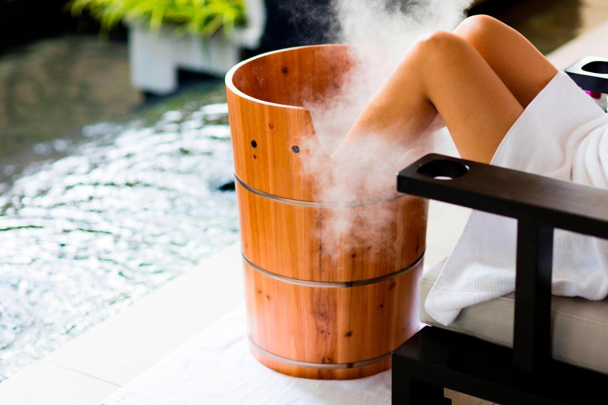 Hotel The Ritz-Carlton, Kuala Lumpur Zewnętrze zdjęcie A foot bath