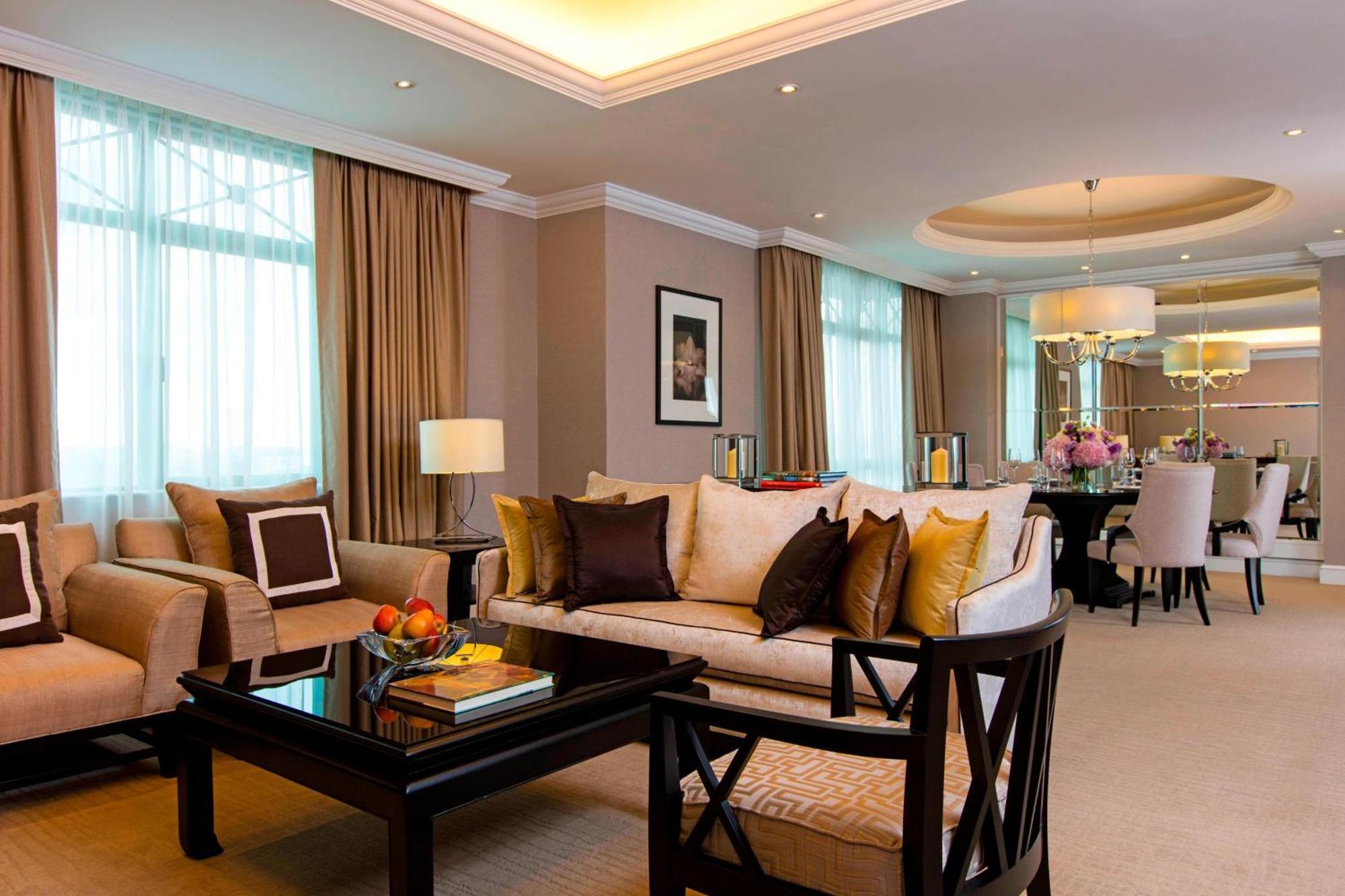 Hotel The Ritz-Carlton, Kuala Lumpur Zewnętrze zdjęcie A suite at the Shangri-La Hotel, Kuala Lumpur