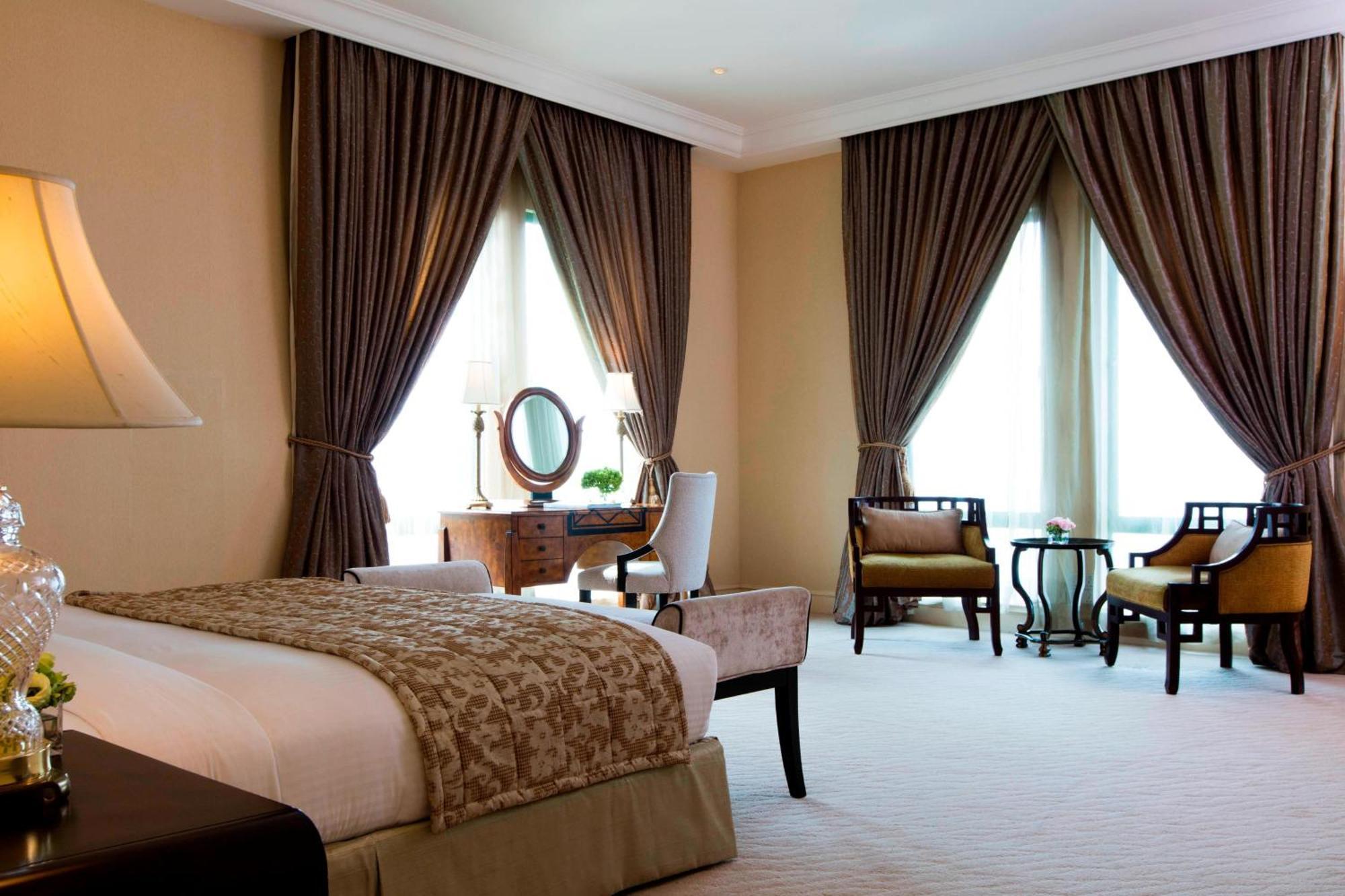 Hotel The Ritz-Carlton, Kuala Lumpur Zewnętrze zdjęcie A bedroom at the Jumeirah Emirates Towers Hotel