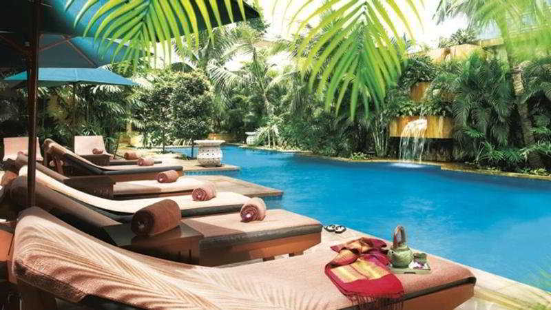 Hotel The Ritz-Carlton, Kuala Lumpur Zewnętrze zdjęcie The pool at the Bvlgari Spa